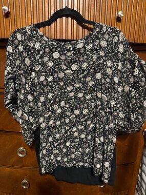Maurices Black Floral Short-Sleeve Blouse